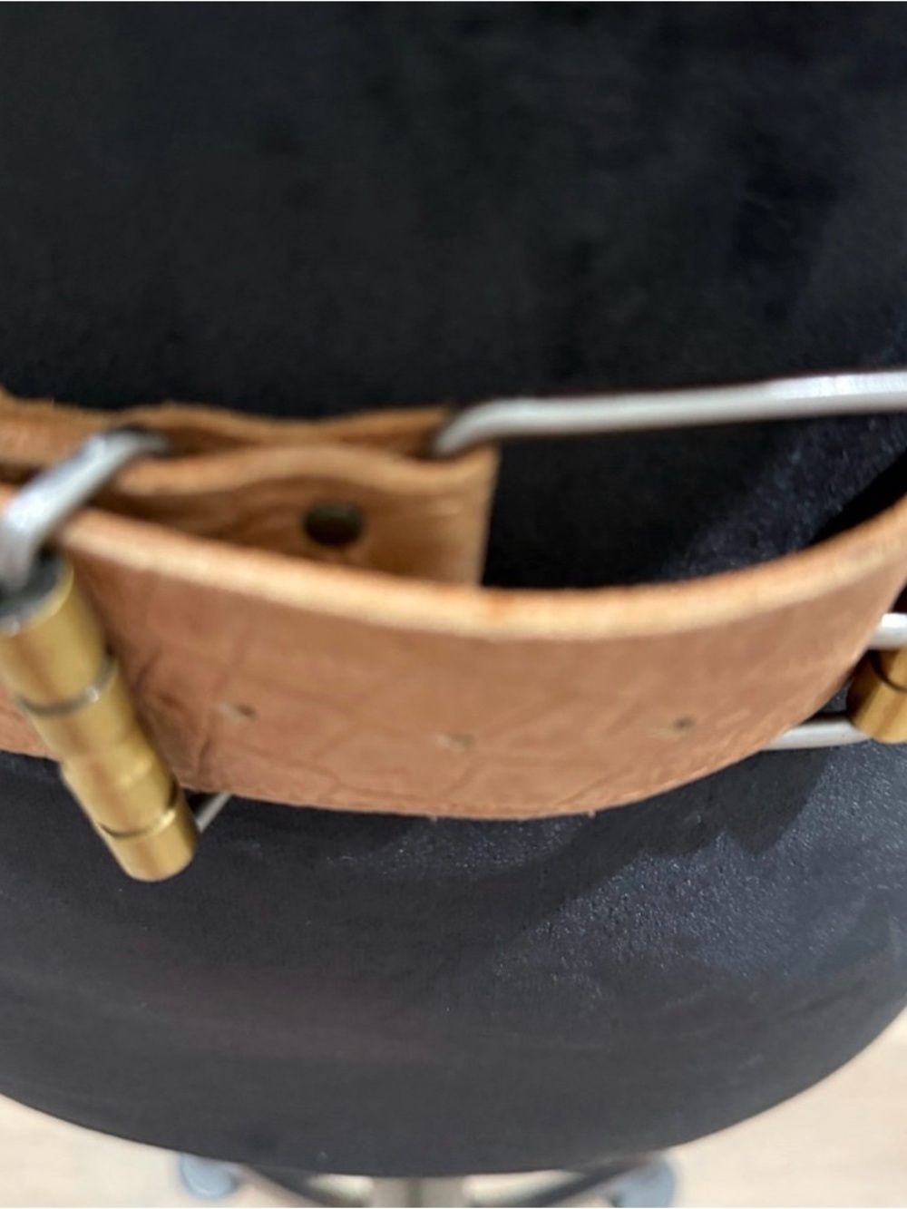 Women’s leather belt with 2 tone buckle - Picture 3 of 8